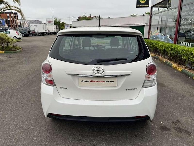 Käytetty Toyota Verso Advance 111 HP (81 kW) 2015 Valkoinen Tila-auto