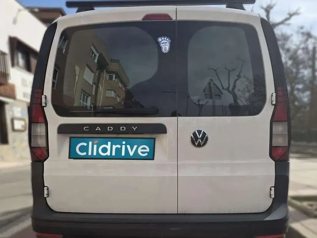 Usado VW Caddy 102 CV (75 kW) 2021 Blanco Monovolumen