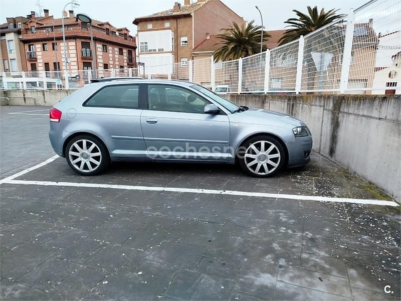 Usado Audi A3 Ambition 100 CV (73 kW) 2004 Gris / plata Berlina