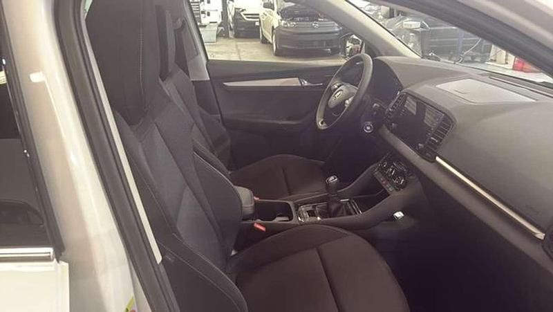 Usado Skoda Karoq Selection 116 CV (85 kW) 2025 Blanco SUV