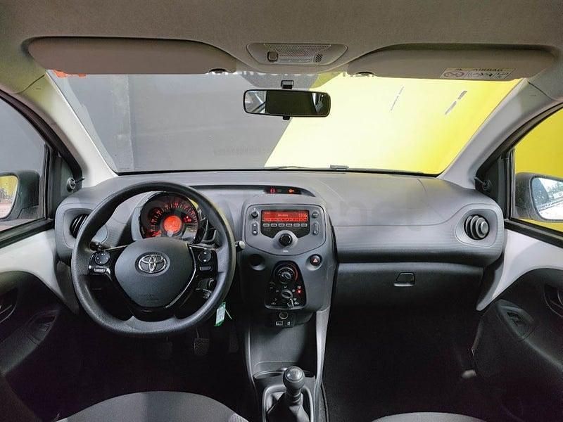 Usado Toyota Aygo X-play 72 CV (52 kW) 2019 Blanco Utilitario
