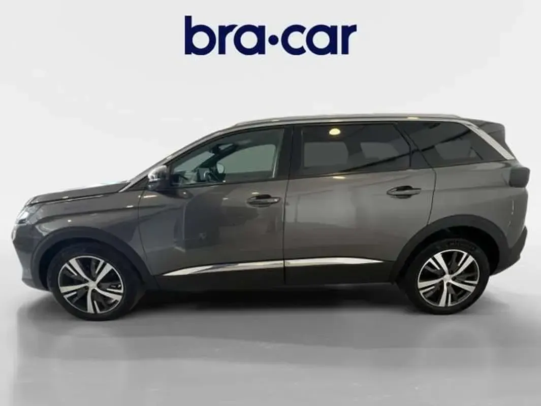 Usado Peugeot 5008 Allure 131 CV (96 kW) 2023 Gris SUV