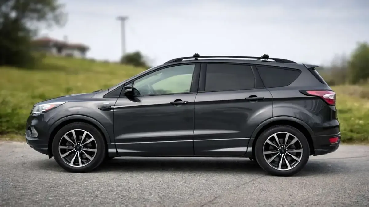 Usado Ford Kuga ST-Line 150 CV (110 kW) 2017 Gris SUV