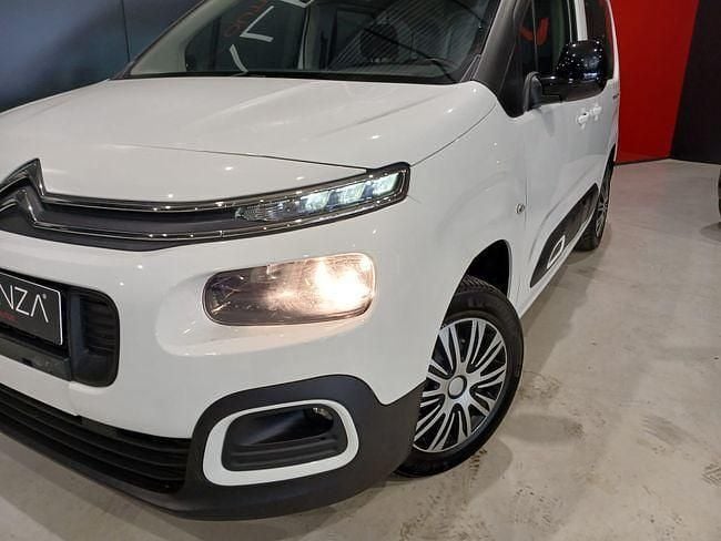 Usado Citroën Berlingo Feel 110 CV (80 kW) 2022 Blanco Monovolumen