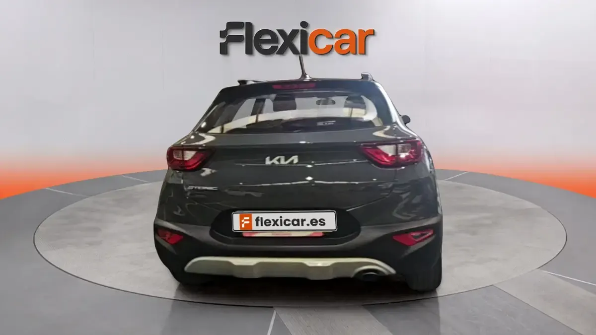 Käytetty Kia Stonic Plus 84 HP (61 kW) 2022 Harmaa Katumaasturi