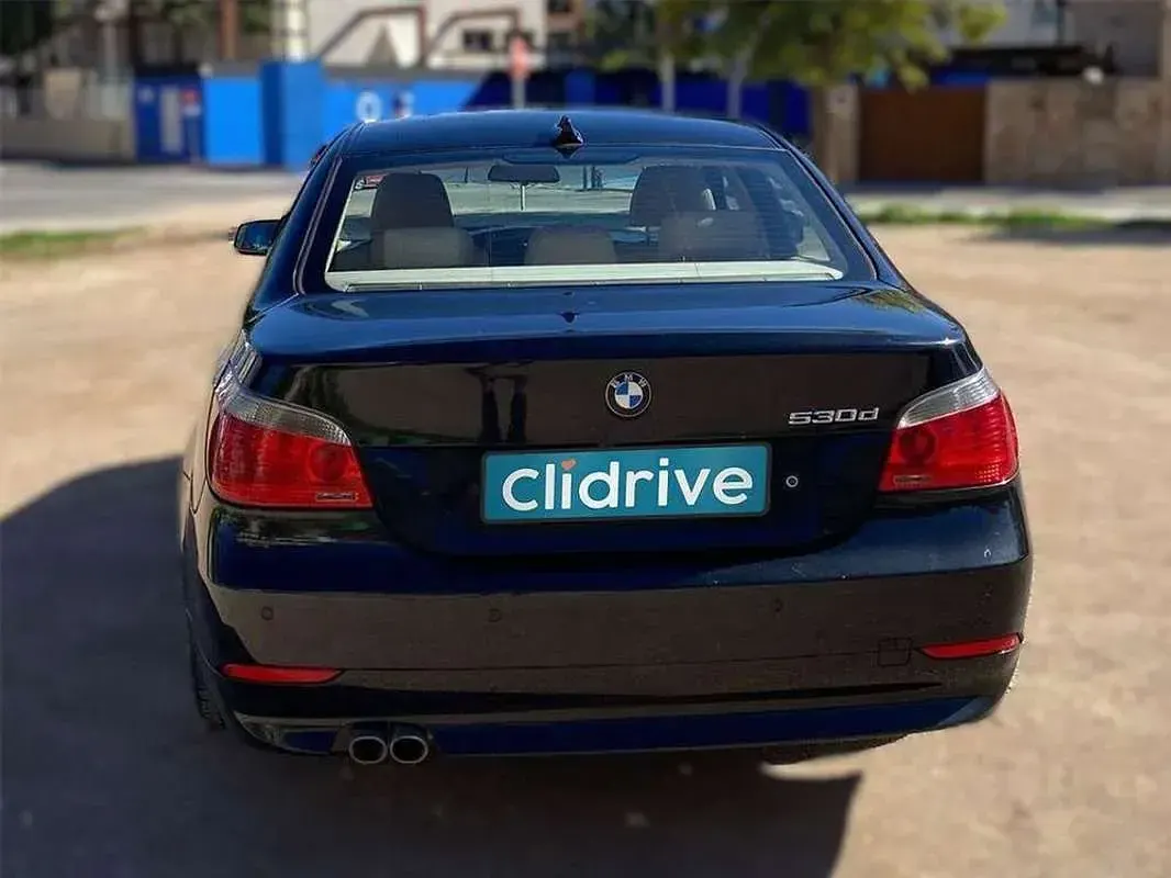 Usado BMW 530 218 CV (160 kW) 2004 Negro Familiar