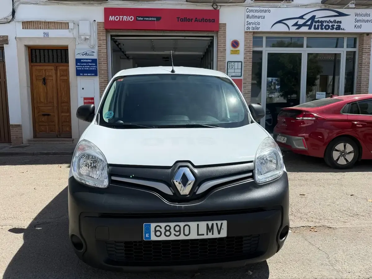 Usado Renault Kangoo 80 CV (58 kW) 2021 Blanco Monovolumen