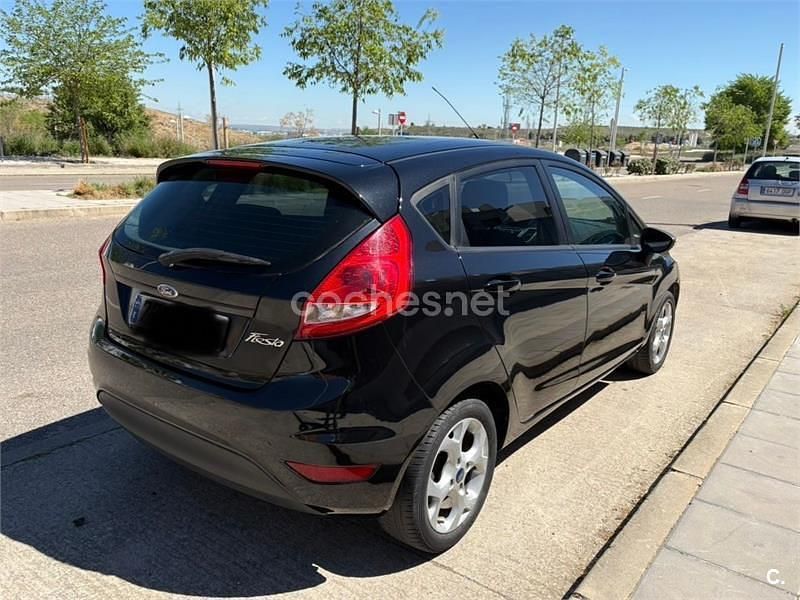 Usado Ford Fiesta Titanium 82 CV (60 kW) 2012 Negro Utilitario