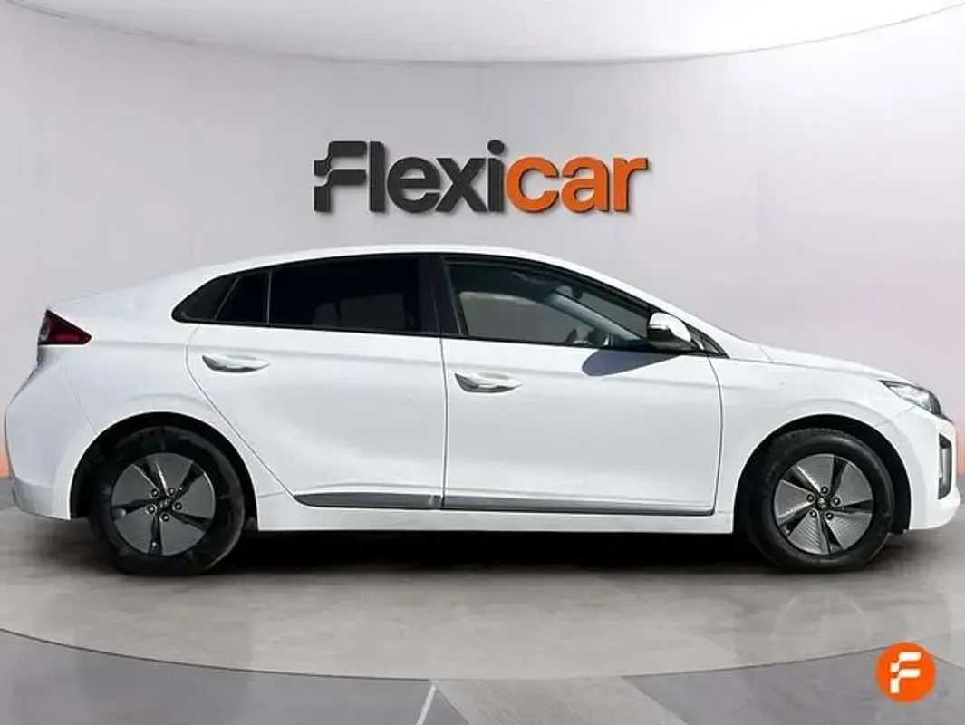 Usado Hyundai Ioniq 100 kW (136 CV) 2021 Blanco Utilitario