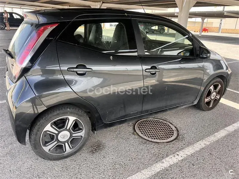 Usado Toyota Aygo X-cite 69 CV (50 kW) 2016 Negro Utilitario