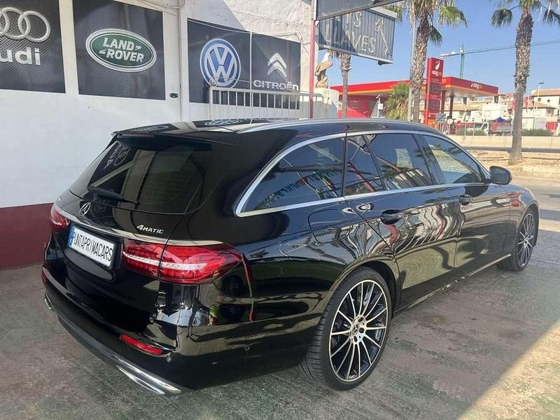 Usado Mercedes E200 197 CV (144 kW) 2021 Negro Familiar