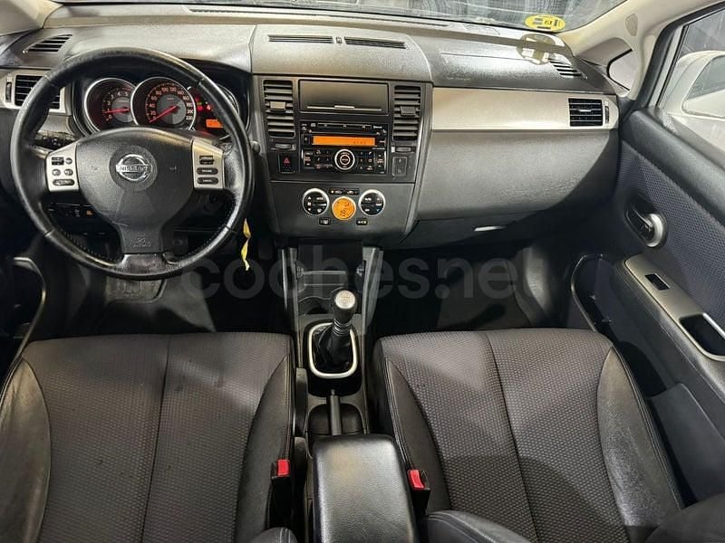 Usado Nissan Tiida Tekna 106 HP (77 kW) 2009 Cinzento Sedan