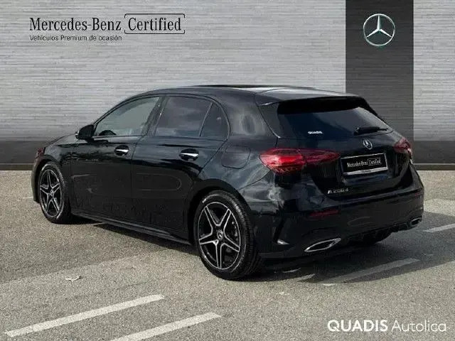 Usado Mercedes A200 150 CV (110 kW) 2025 Negro cosmos Berlina