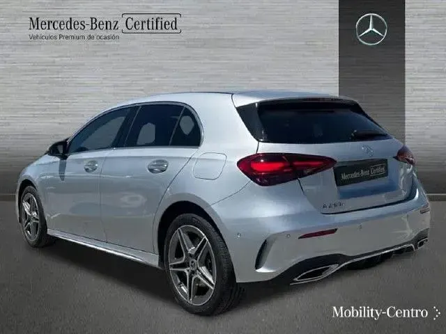Usado Mercedes A250 218 CV (160 kW) 2023 Plata iridio Berlina