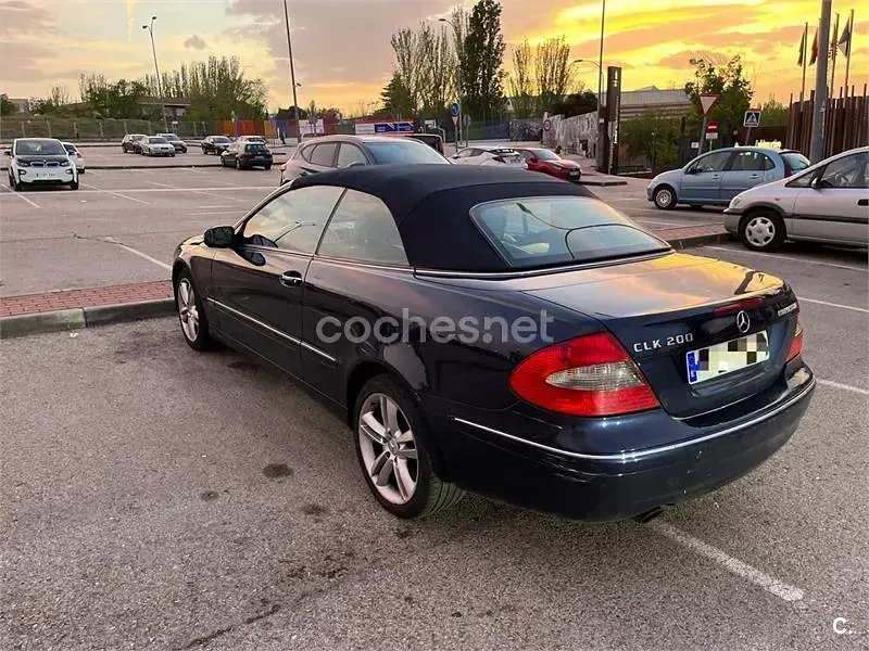 Usado Mercedes CLK200 Avantgarde 163 CV (119 kW) 2006 Azul Descapotable