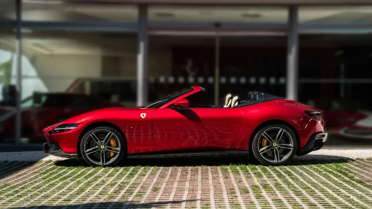 Usado Ferrari Roma 620 CV (456 kW) 2025 Rojo Descapotable