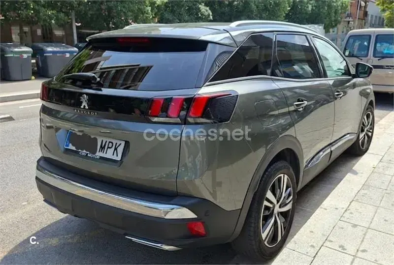 Usado Peugeot 3008 Allure 130 CV (95 kW) 2018 Gris / plata SUV