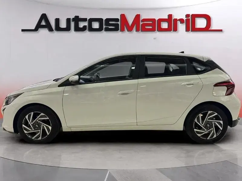 Usado Hyundai i20 100 CV (73 kW) 2024 Blanco Utilitario