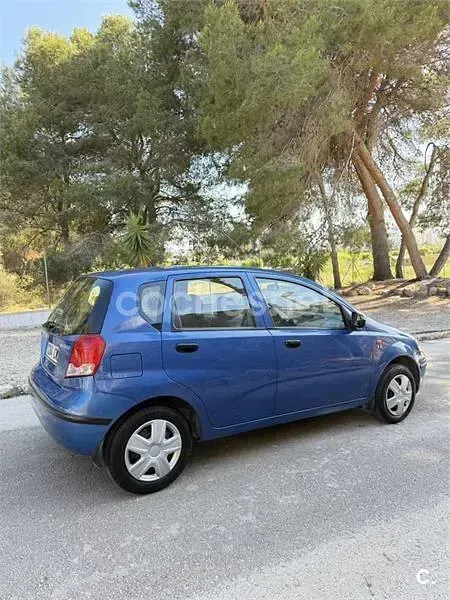 Usado Chevrolet Kalos SE 83 CV (61 kW) 2004 Azul Berlina