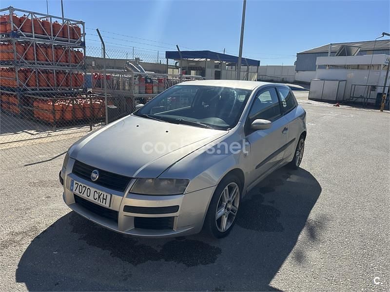 Usado Fiat Stilo Dynamic 115 CV (84 kW) 2003 Gris / plata Berlina