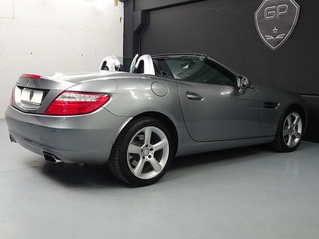 Usado Mercedes SLK250 204 CV (150 kW) 2013 Gris claro Descapotable