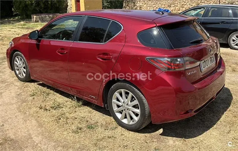 Usado Lexus CT200h 136 CV (100 kW) 2011 Rojo Berlina