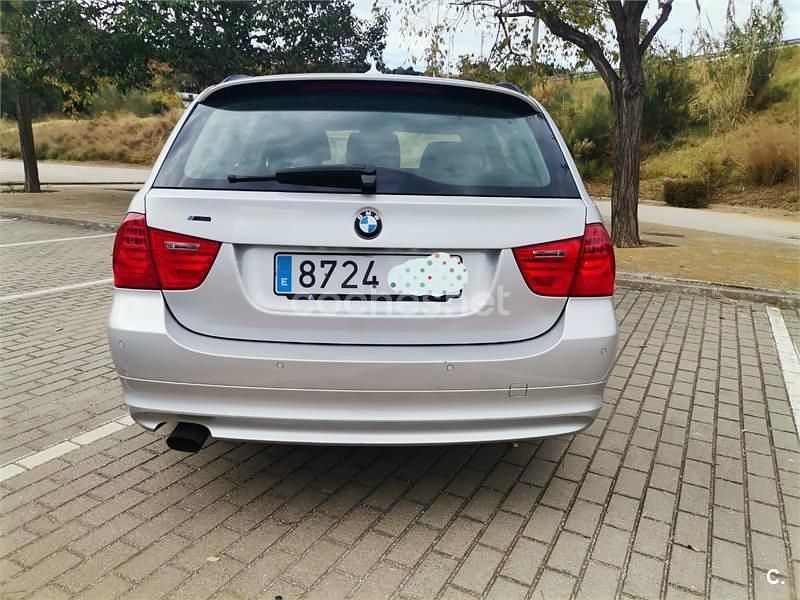 Usado BMW 318 143 CV (105 kW) 2010 Gris / plata Familiar