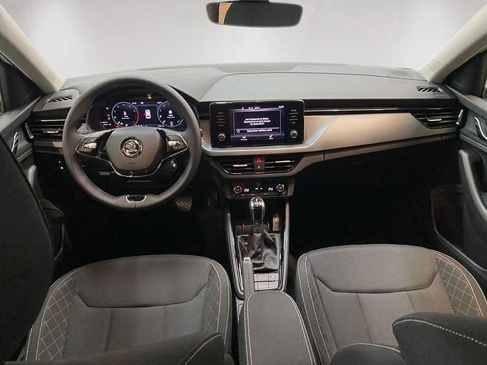 Usado Skoda Scala Ambition 110 CV (80 kW) 2023 Blanco Utilitario