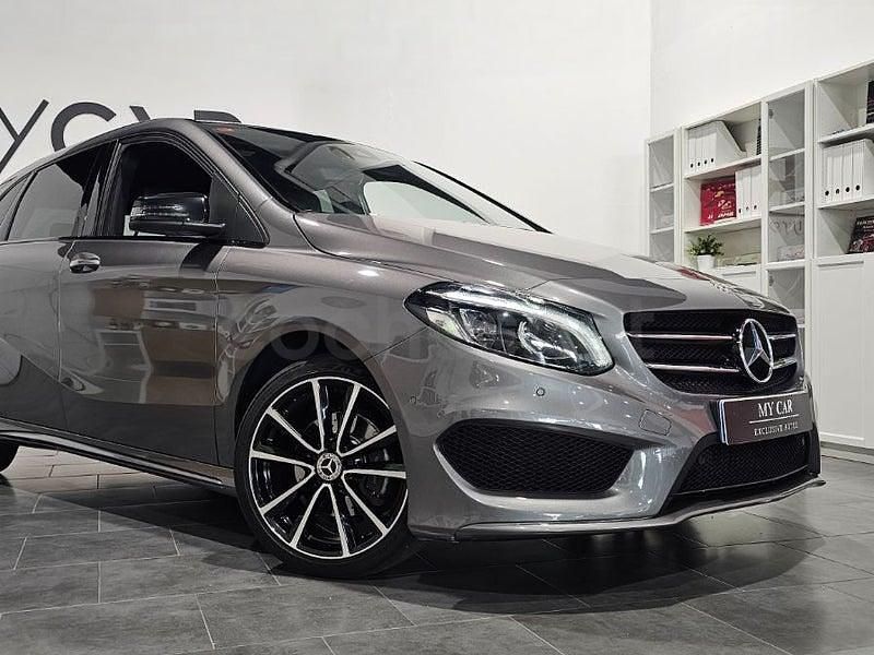 Usado Mercedes B180 AMG line 109 CV (80 kW) 2016 Gris / plata Monovolumen