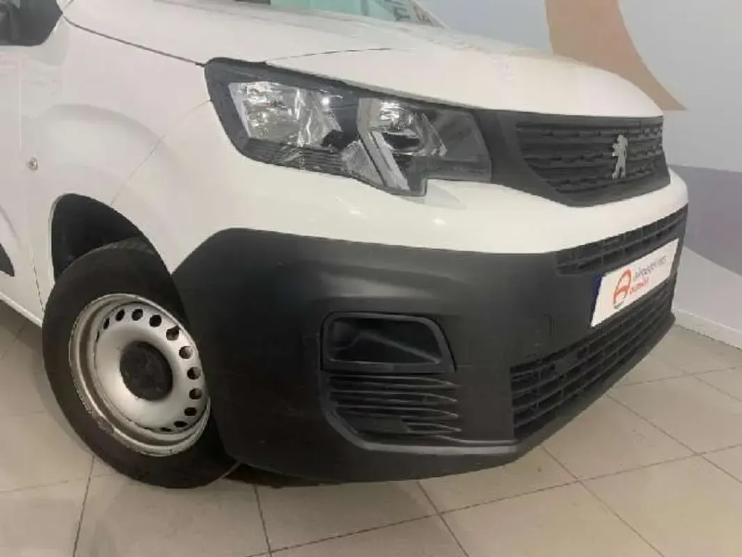 Usado Peugeot Partner 102 CV (75 kW) 2023 Blanco Monovolumen