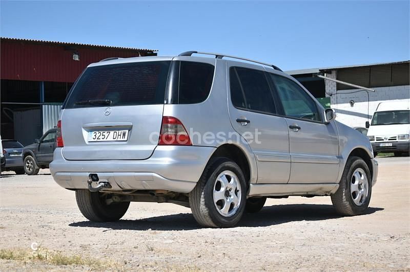 Gris / plata Usado 2005 Mercedes ML270 SUV | 4800 € (Buen precio) - Imagen 1/4
