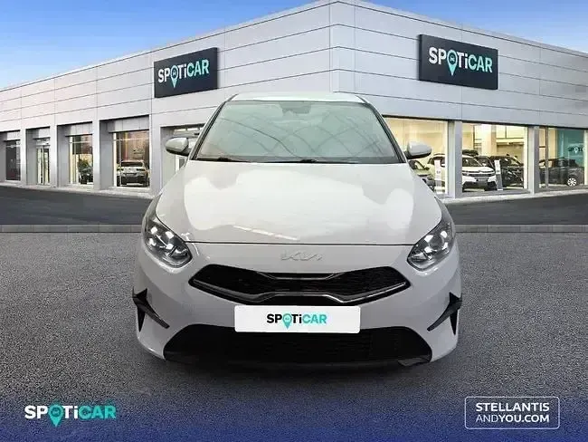 Usado Kia Ceed 136 CV (100 kW) 2023 Blanco Utilitario