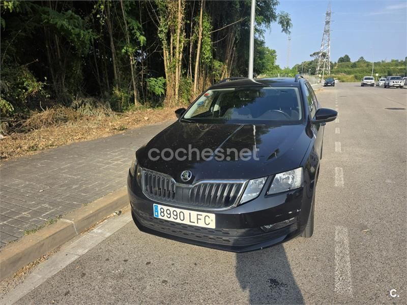 Negro Usado 2020 Skoda Octavia Familiar | 9700 € - Imagen 1/4