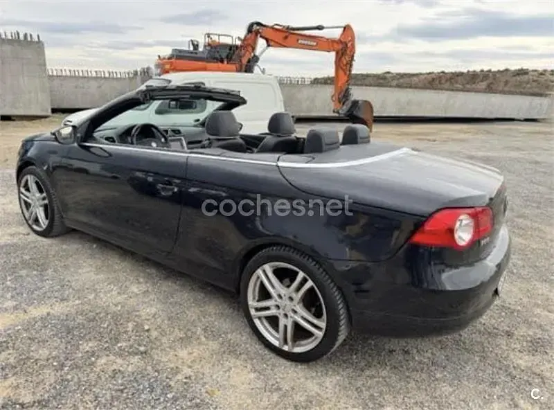 Usado VW Eos 160 CV (117 kW) 2010 Negro Descapotable