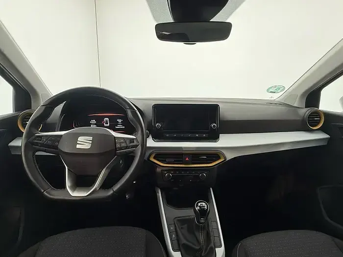 Usado Seat Arona Style 115 CV (84 kW) 2025 Gris / plata SUV