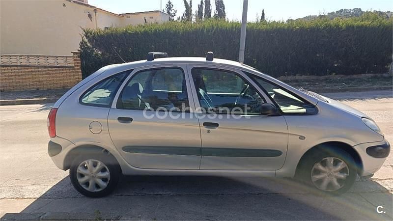 Usado Citroën Xsara Picasso 95 CV (69 kW) 2003 Gris / plata Monovolumen