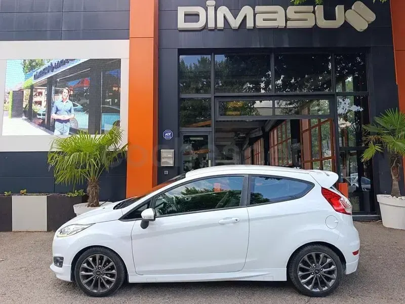Usado Ford Fiesta ST-Line 95 CV (69 kW) 2017 Blanco Utilitario