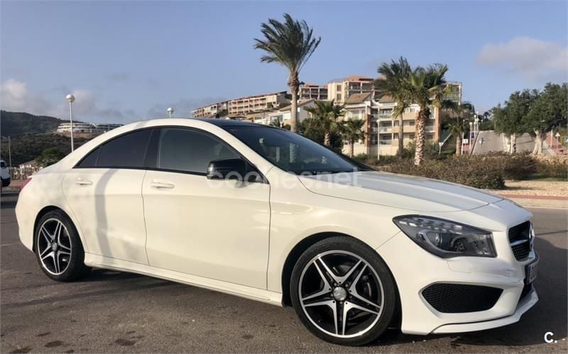 Usado Mercedes CLA200 AMG line 136 CV (100 kW) 2016 Blanco Berlina