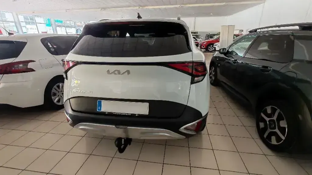 Usado Kia Sportage 115 CV (84 kW) 2022 Blanco SUV