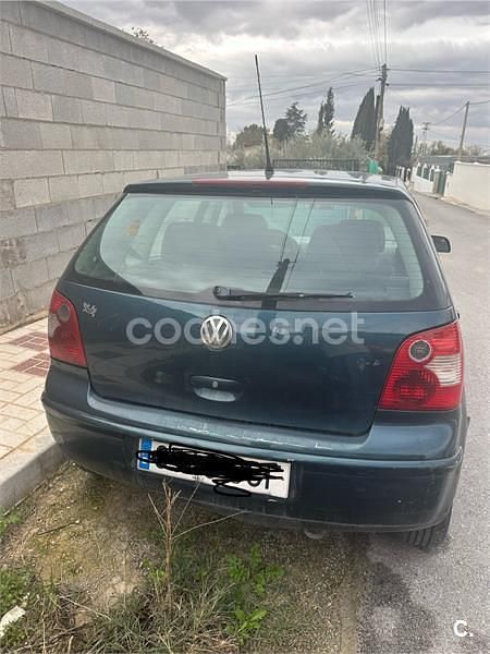 Usado VW Polo Trendline 64 CV (47 kW) 2002 Verde Berlina