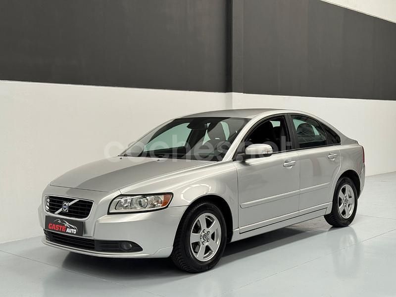 Gris / plata Usado 2008 Volvo S40 Momentum Berlina | 6990 € (Precio justo) - Imagen 1/4