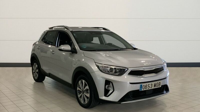 Plata Usado 2023 Kia Stonic SUV | 18.400 € (Un poco caro) - Imagen 1/4
