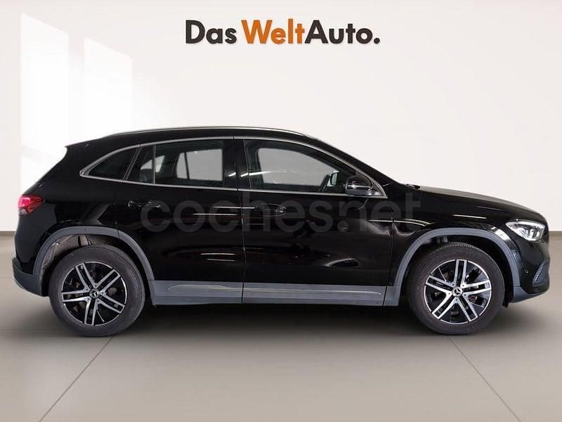 Käytetty Mercedes GLA180 136 HP (100 kW) 2022 Musta Katumaasturi