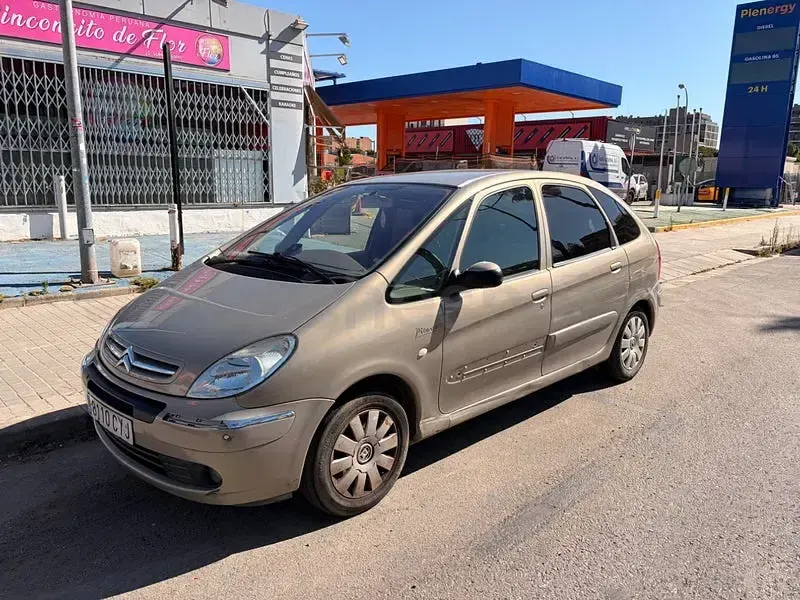 Usado Citroën Xsara Picasso Exclusive 90 CV (66 kW) 2004 Beige Monovolumen