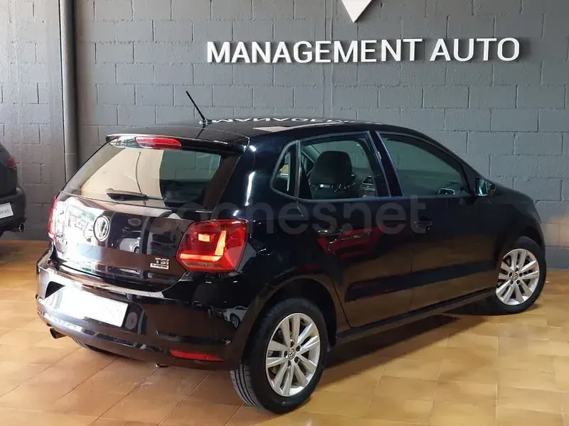 Usado VW Polo Advance 90 CV (66 kW) 2017 Negro Berlina
