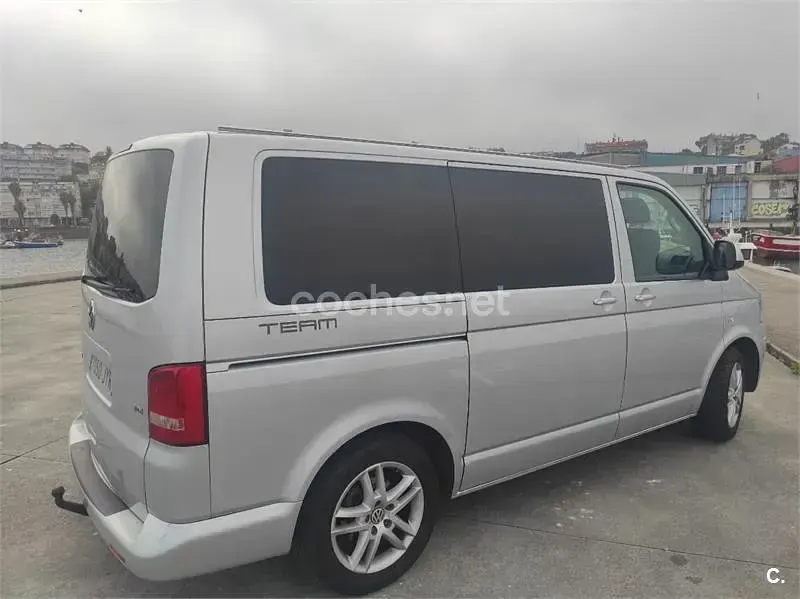 Usado VW Multivan Comfortline 180 CV (132 kW) 2010 Gris / plata Monovolumen
