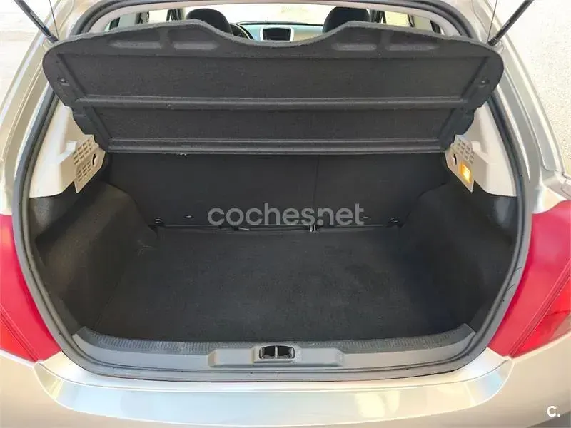Usado Peugeot 207 75 CV (55 kW) 2007 Blanco Berlina