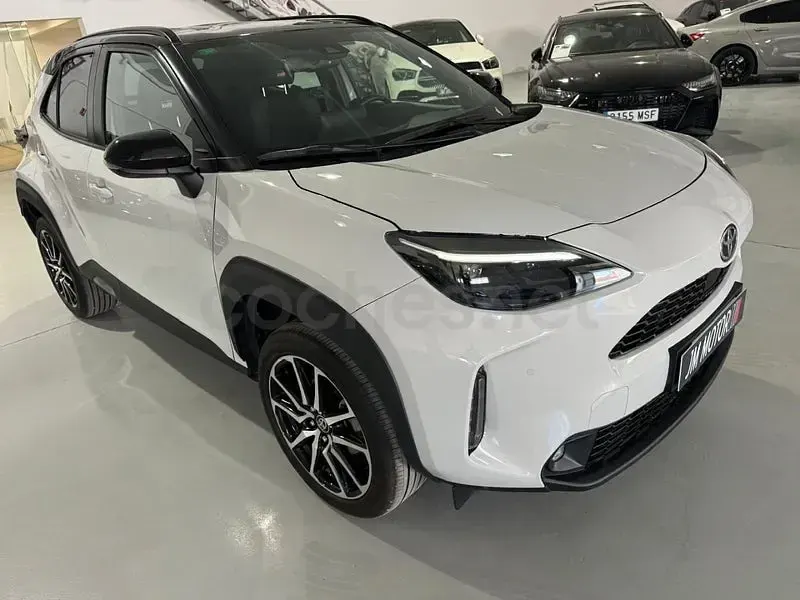 Usado Toyota Yaris Cross Sport 131 CV (96 kW) 2022 Gris / plata SUV