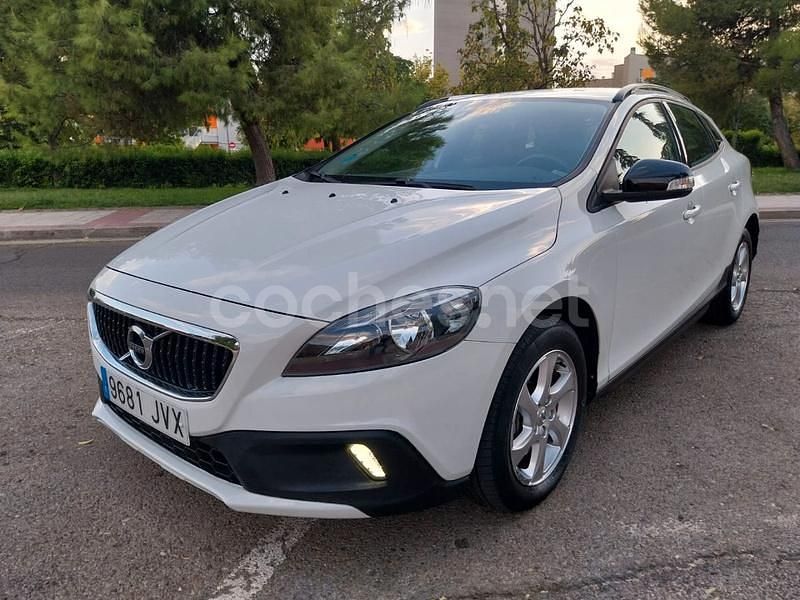Blanco Usado 2016 Volvo V40 CC Kinetic Familiar | 8990 € (Precio justo) - Imagen 1/4