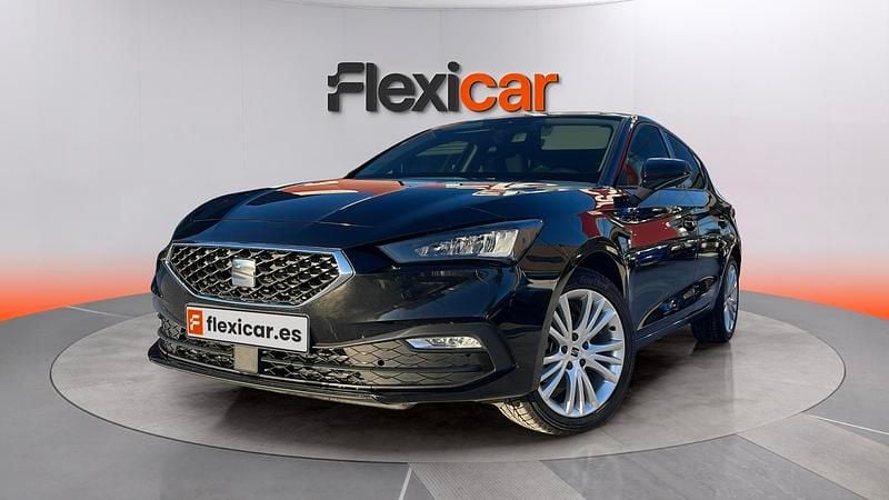 Usado Seat Leon Reference 110 CV (80 kW) 2021 Negro Berlina